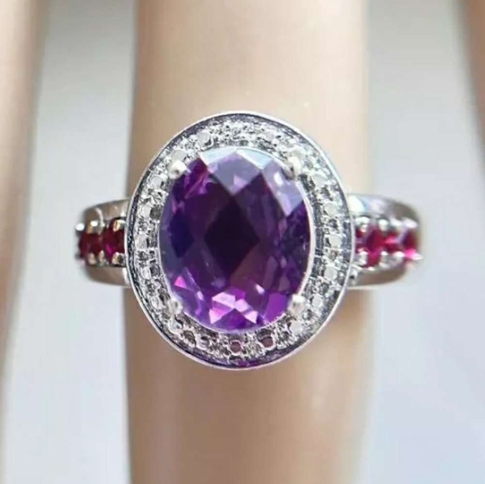 Designer signed gorgeous Estate  African amethyst and garnet ring